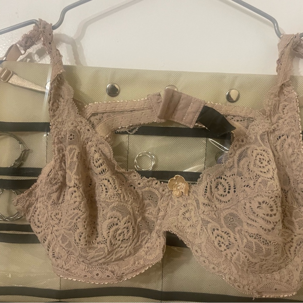 Lace Underwire Bra in Tan